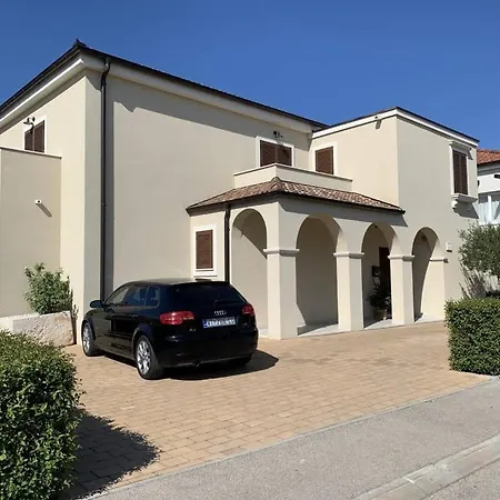 Apartment & Toni