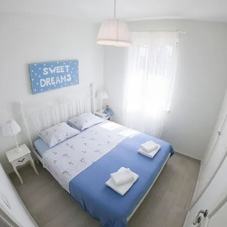 Apartment & Toni