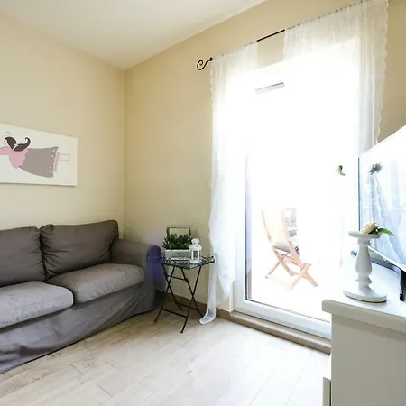 Apartment & Toni