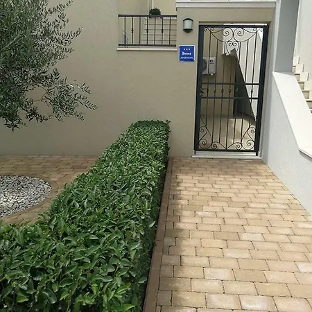 Apartment & Toni *