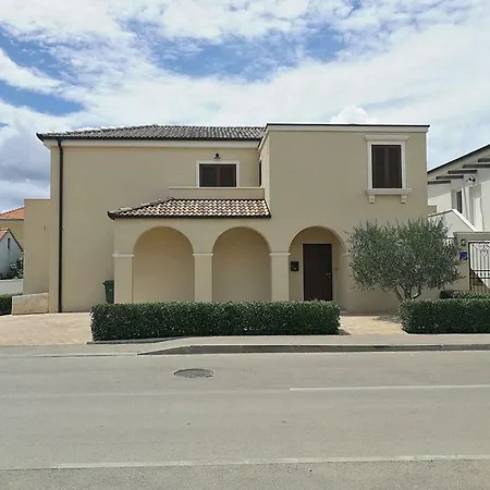 & Toni Apartment *